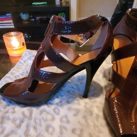 Shoes - Picture 2 of 5
